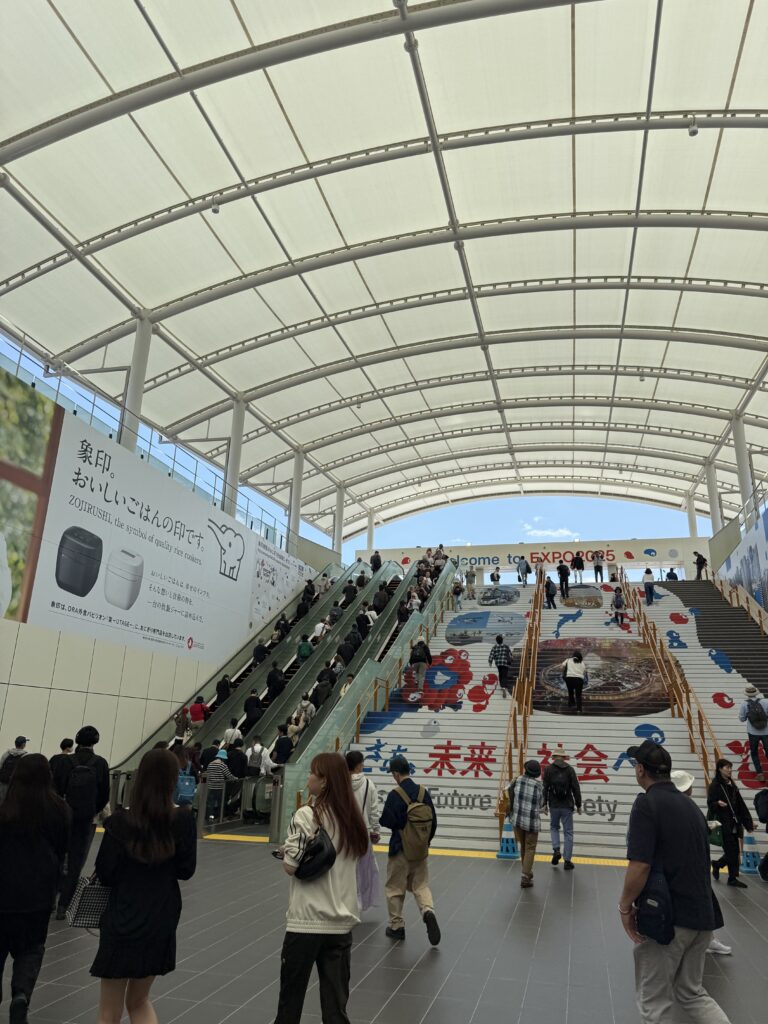 新しくて大きな夢洲駅