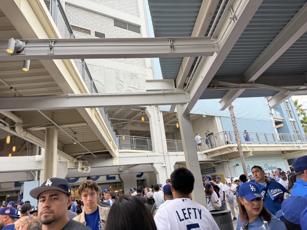 ドジャーススタジアムでテンションMAX